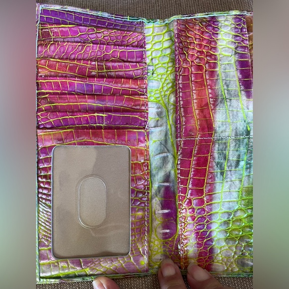 NWT Brahmin Veronica  DELIGHT Trifold Wallet - Picture 10 of 11